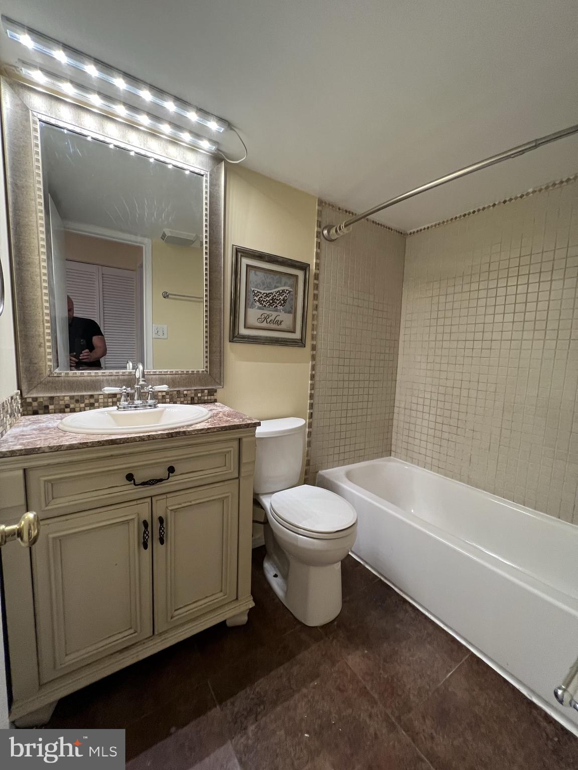 LONG REACH HOUSE CONDOMINIUMS - Residential Lease