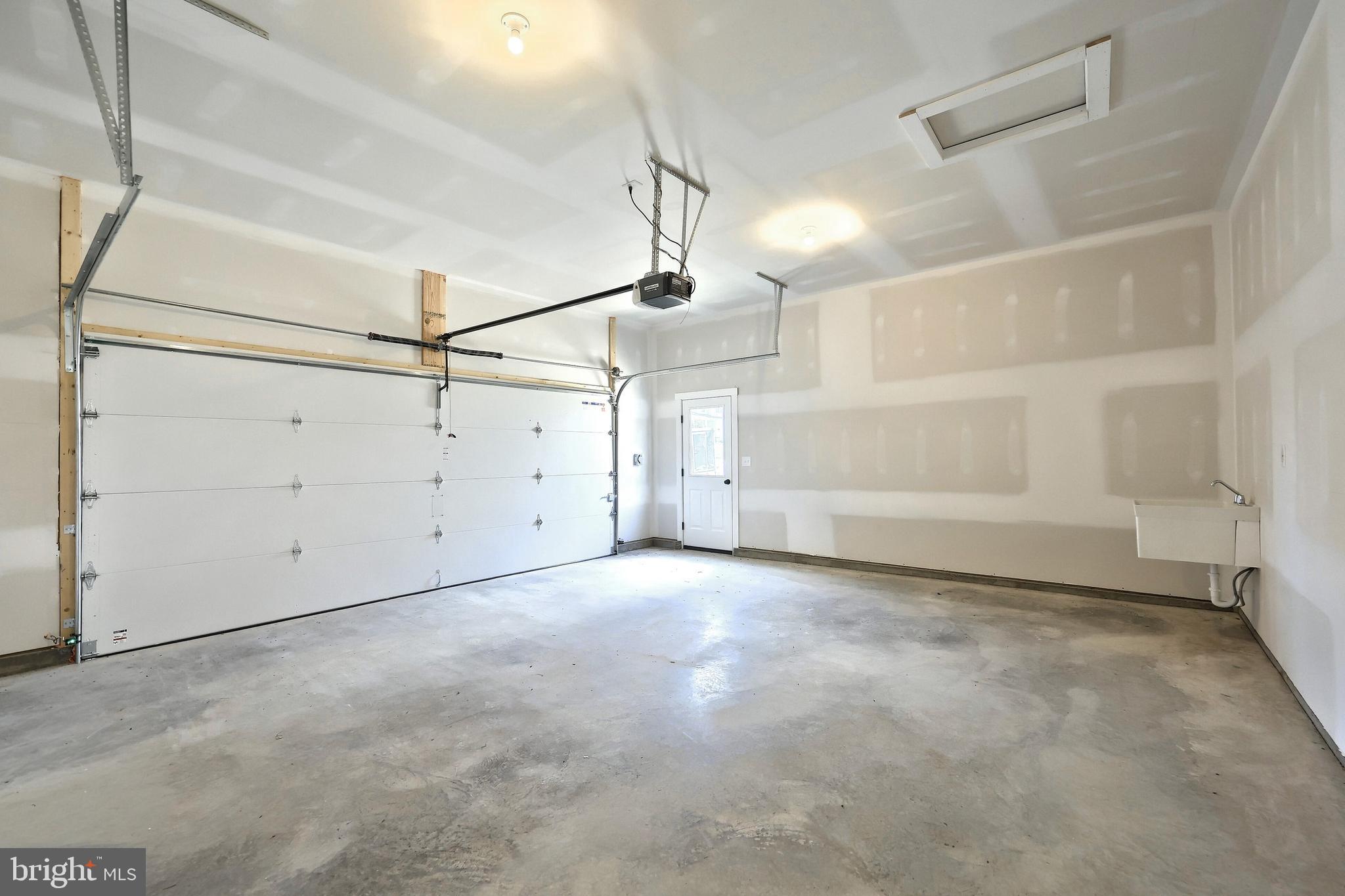 THE FIELDS AT HAMPTON HEIGHTS - Residential