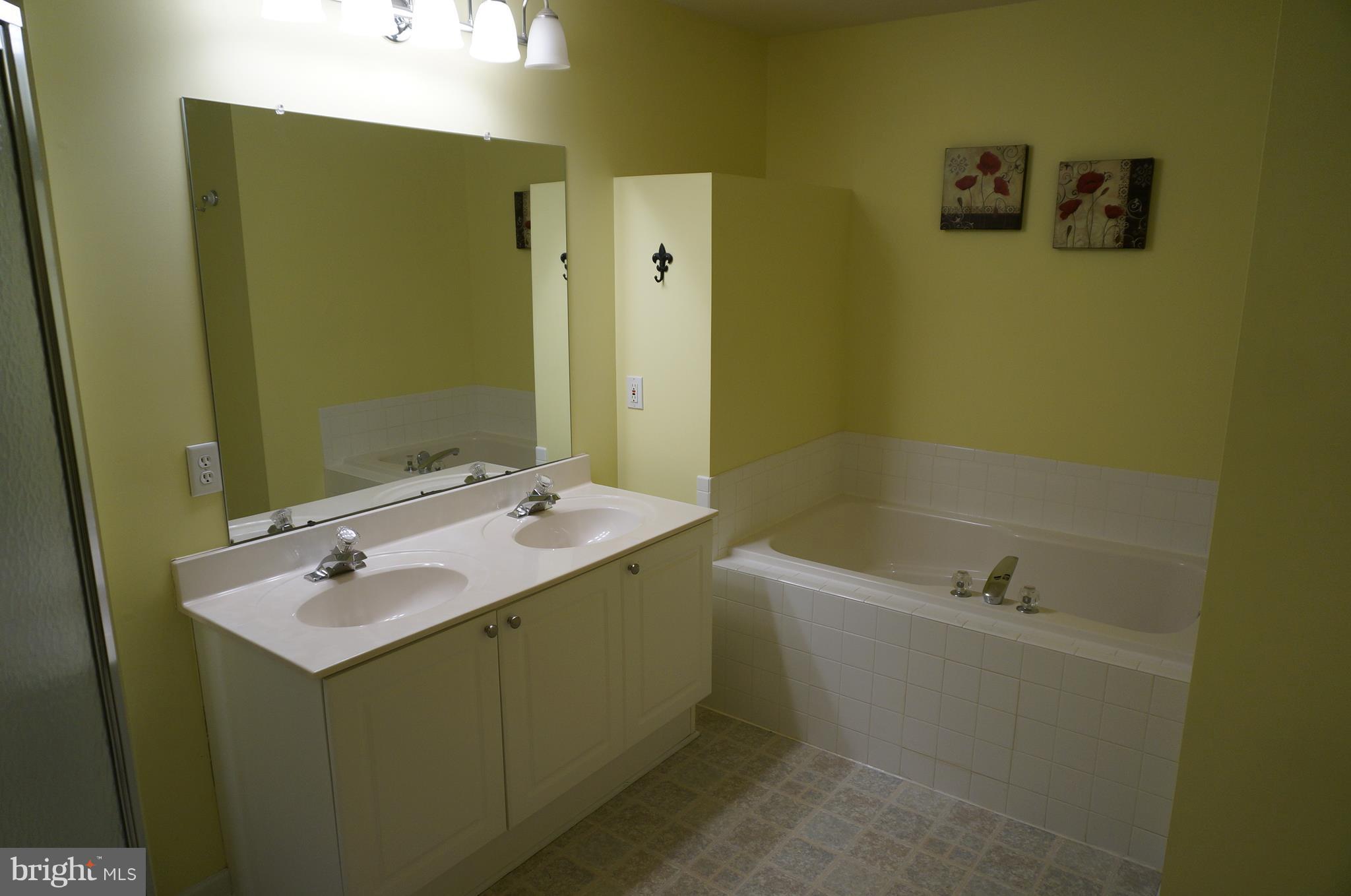 WHISPERING RIDGE - Residential