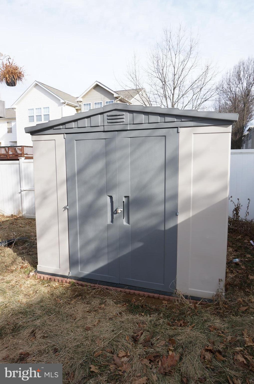 WHISPERING RIDGE - Residential