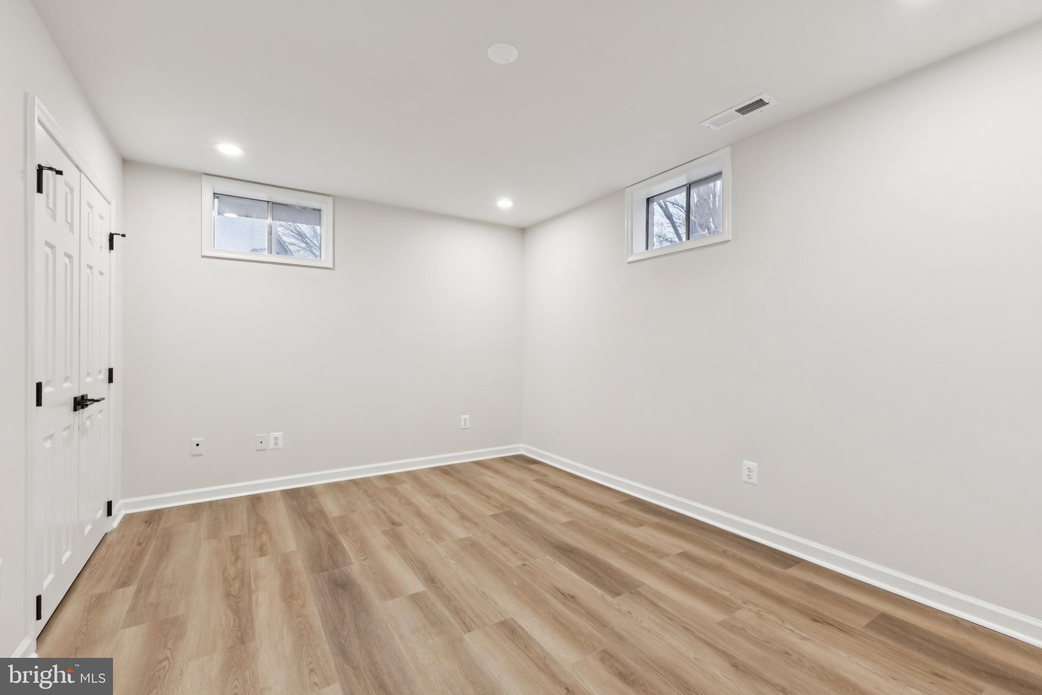 MANORS OF LEESBURG - Residential