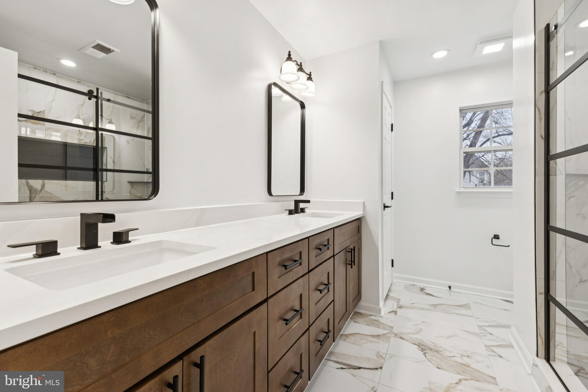 MANORS OF LEESBURG - Residential