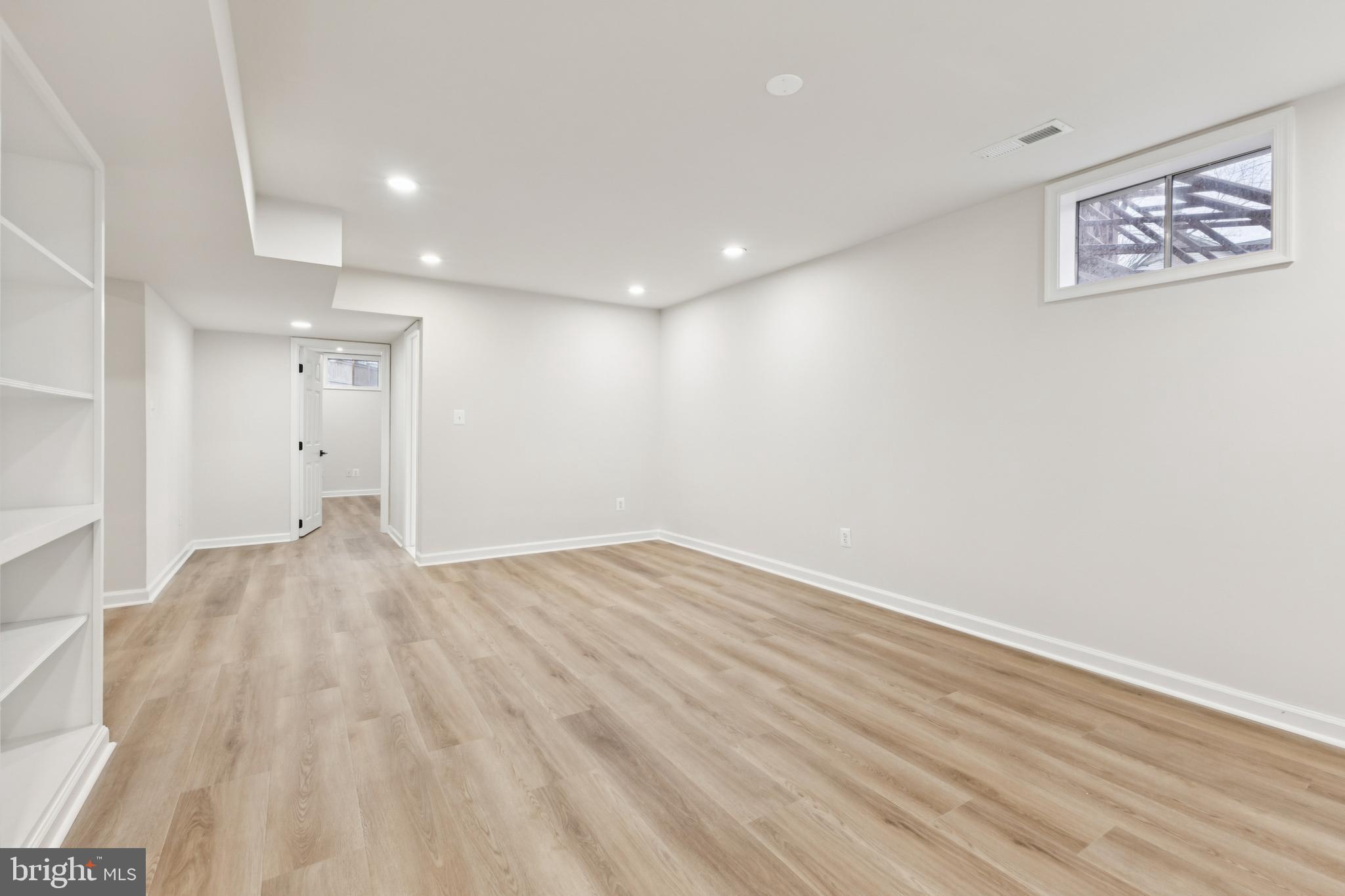 MANORS OF LEESBURG - Residential