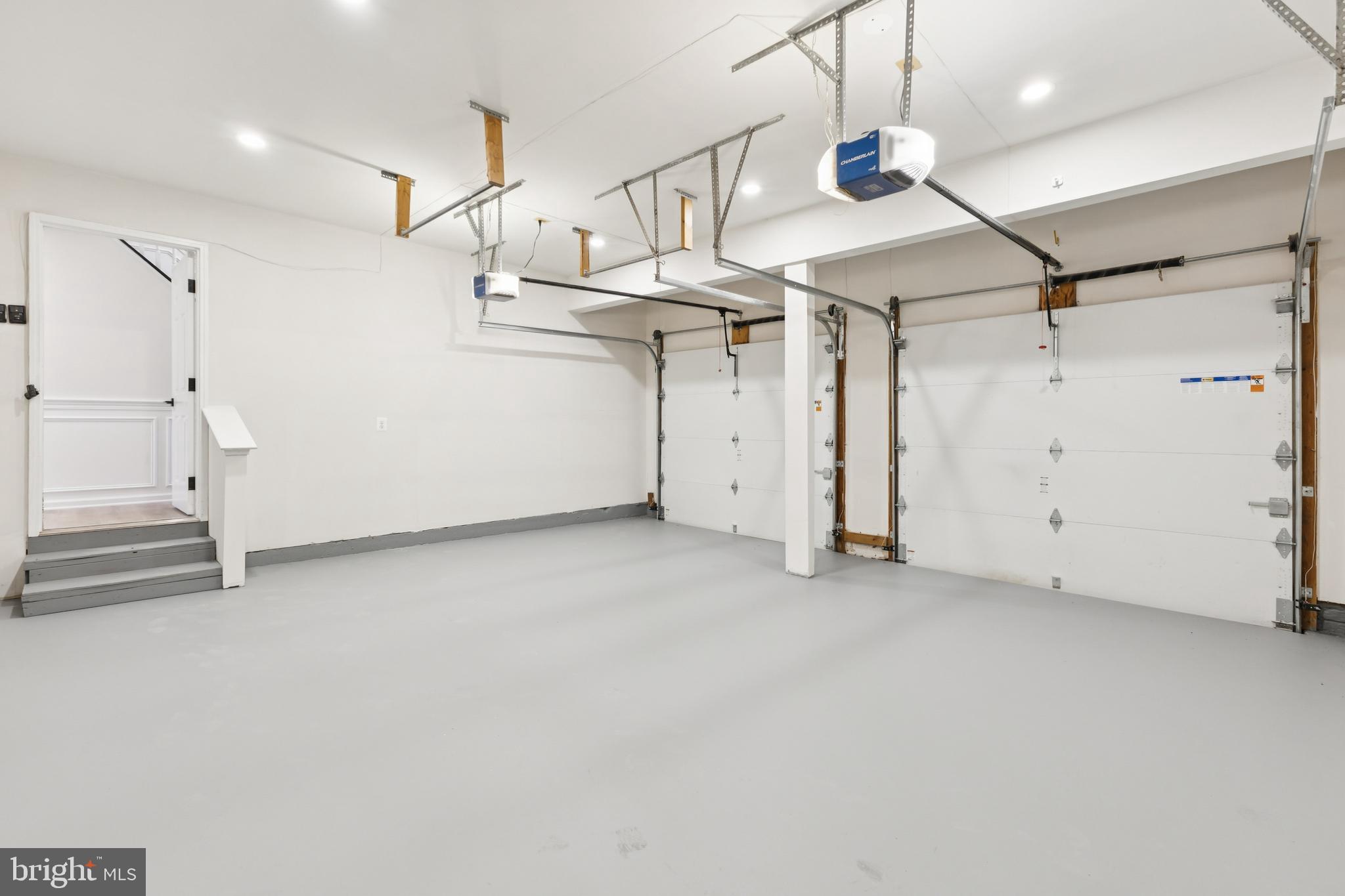 MANORS OF LEESBURG - Residential