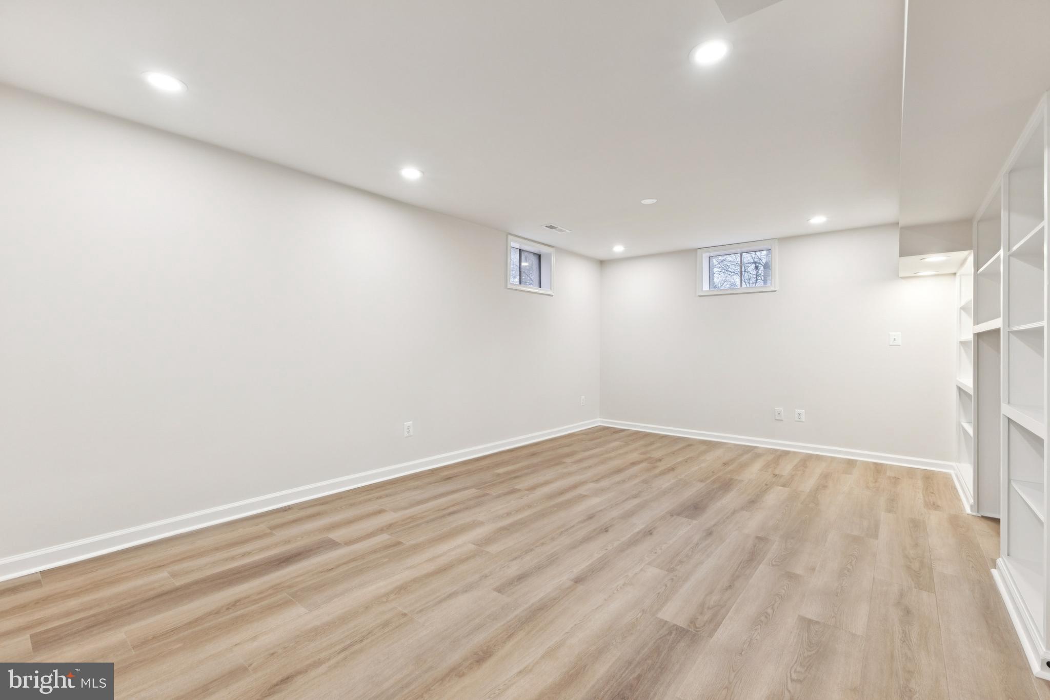 MANORS OF LEESBURG - Residential