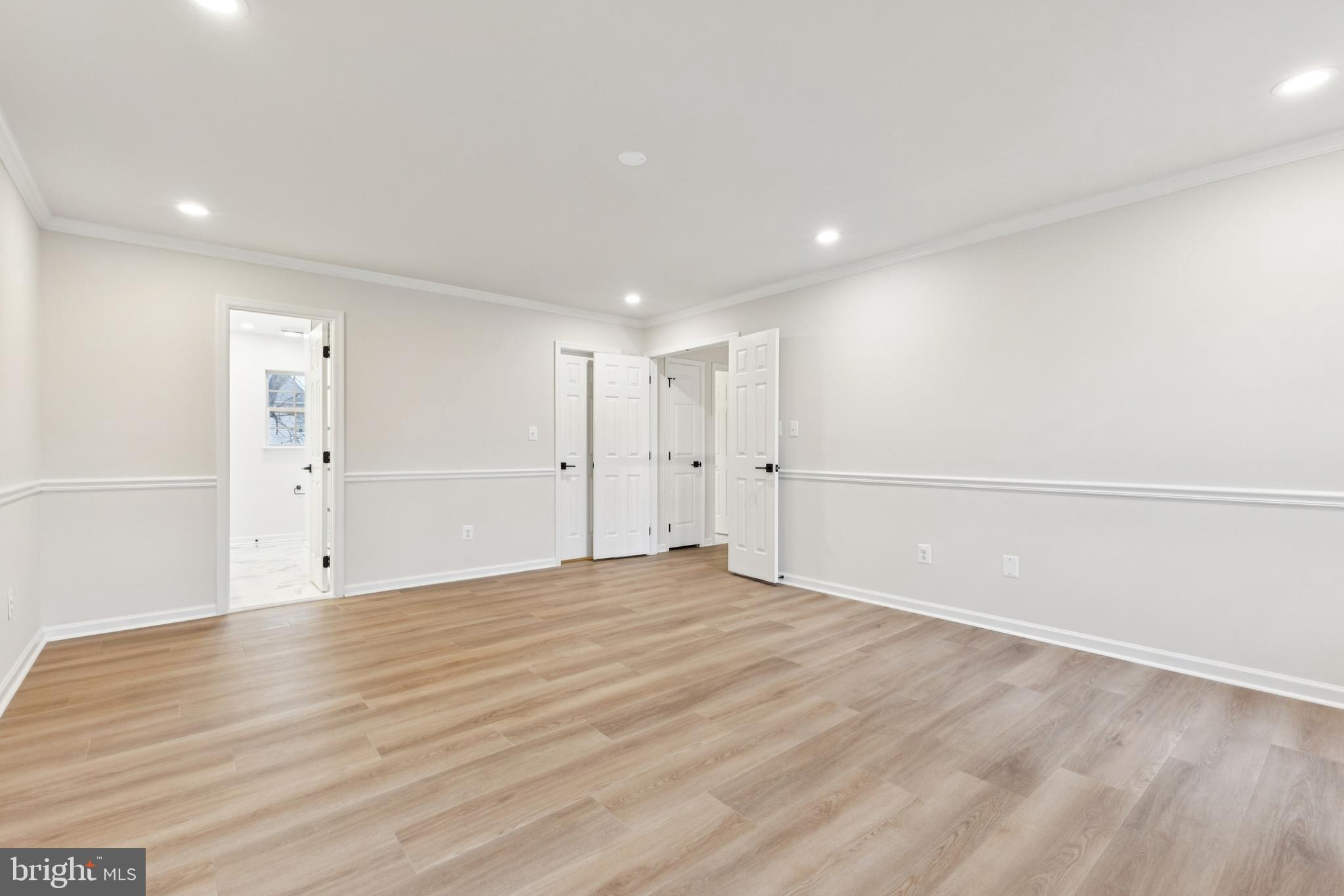 MANORS OF LEESBURG - Residential