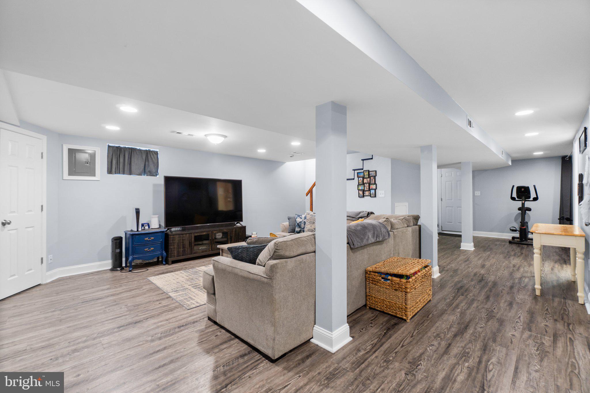 CHENOAK MANOR - Residential