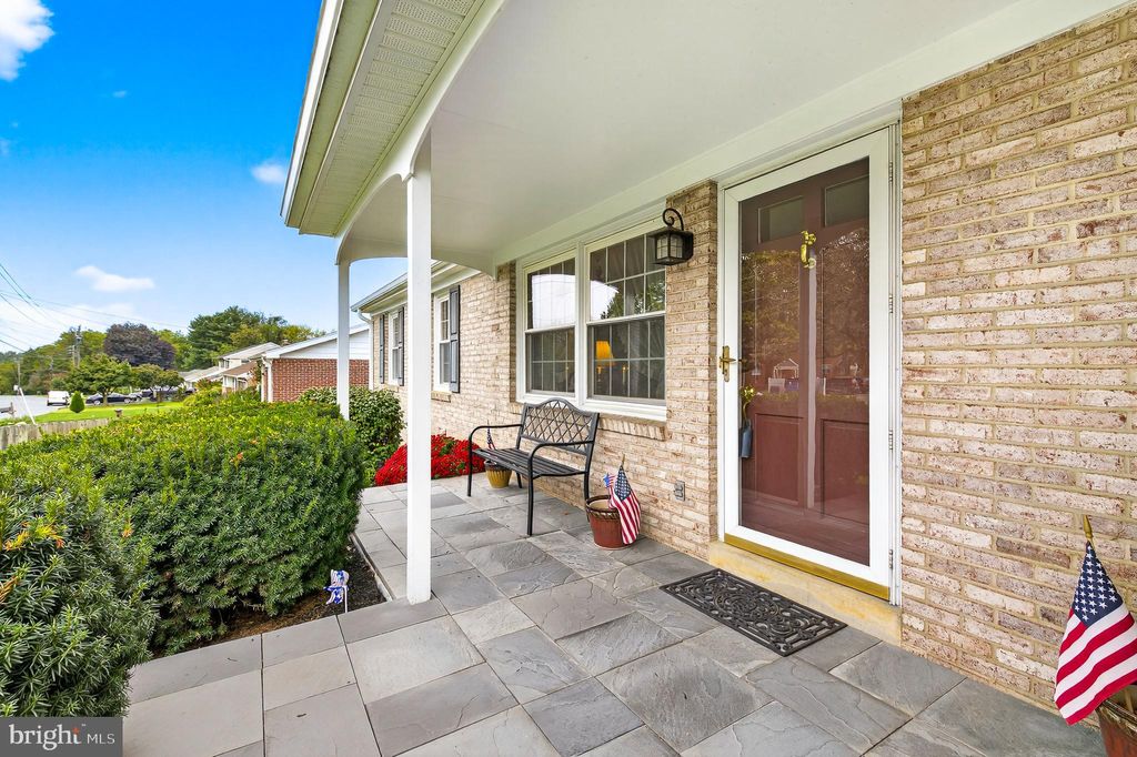 Photo of 918 W Fairway Drive, LANCASTER, PA 17603 (MLS # PALA2077354)