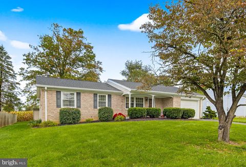 Photo of 918 W Fairway Drive, LANCASTER, PA 17603 (MLS # PALA2077354)