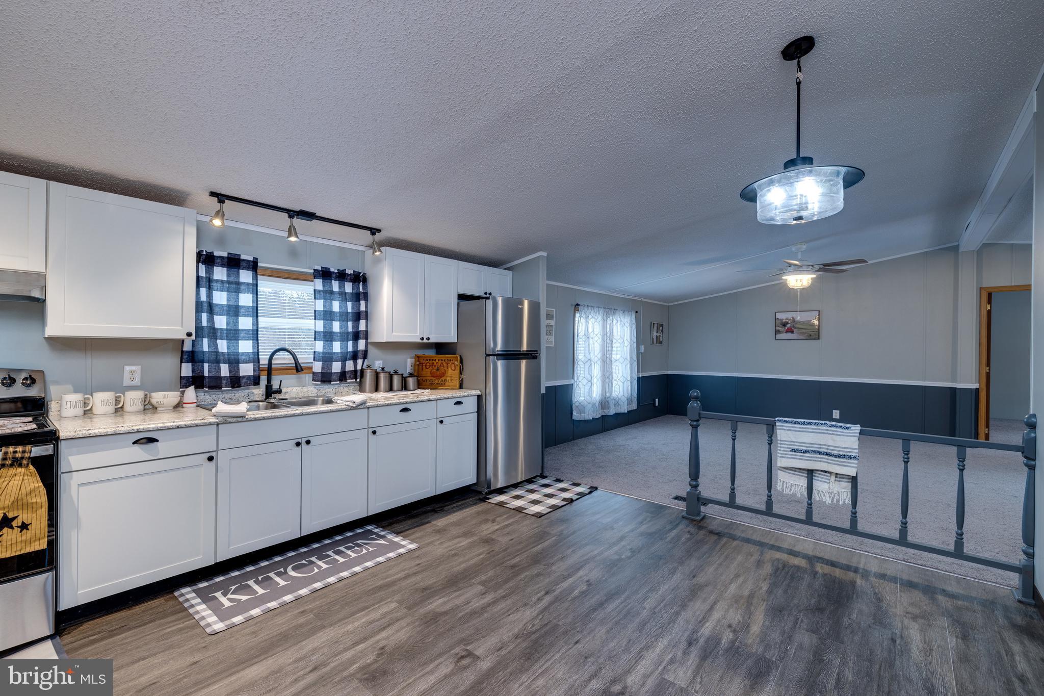 SKYLINE LAKES - Residential