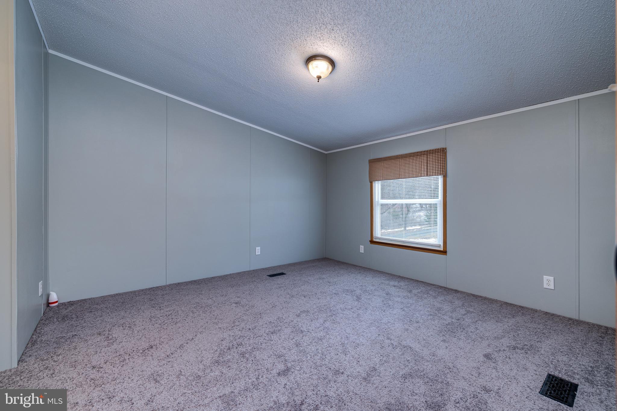 SKYLINE LAKES - Residential