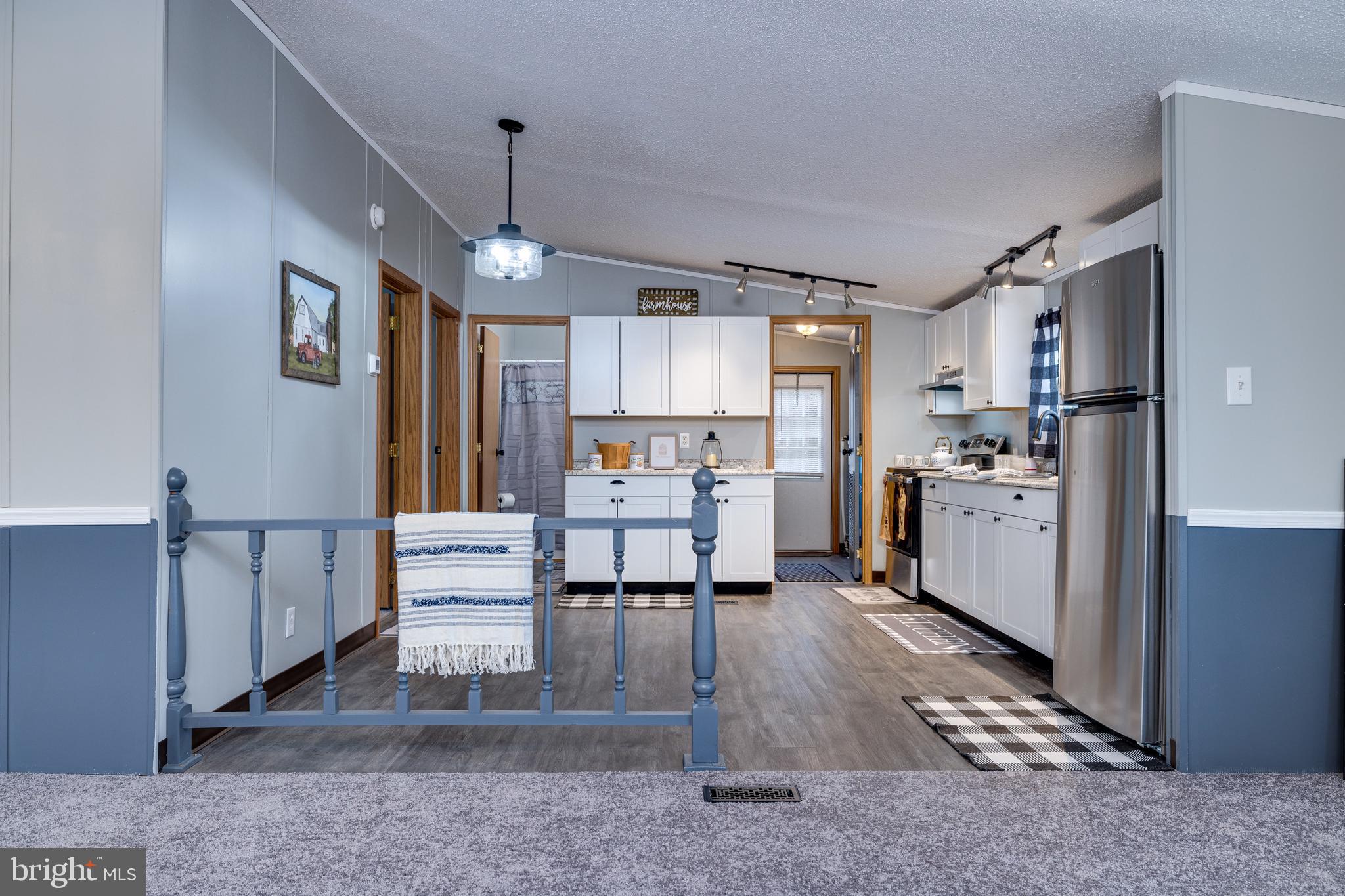 SKYLINE LAKES - Residential