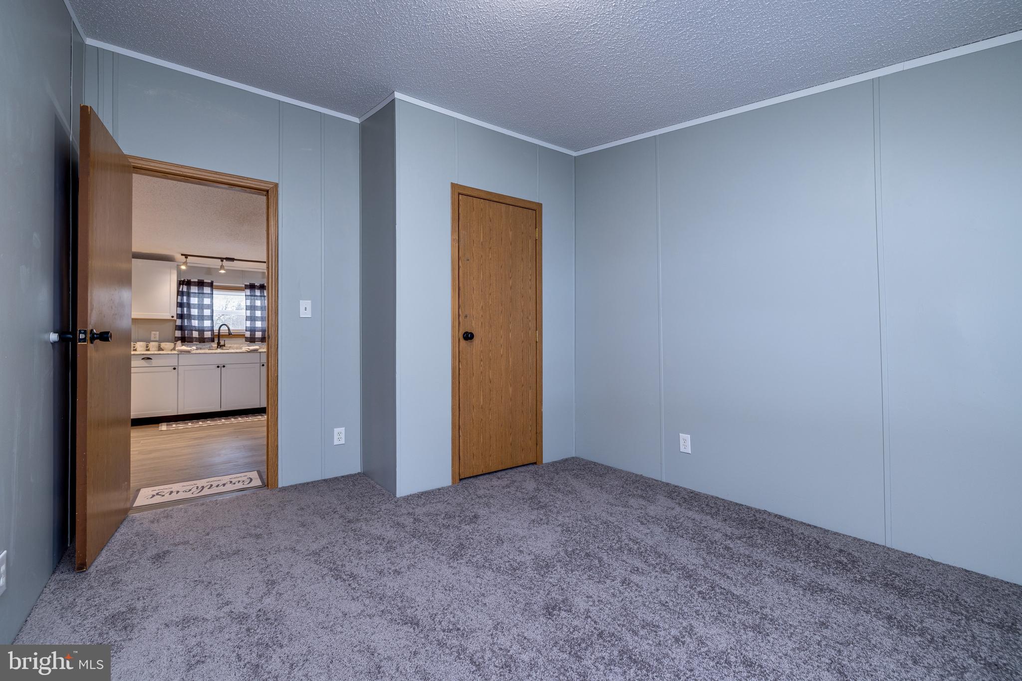 SKYLINE LAKES - Residential