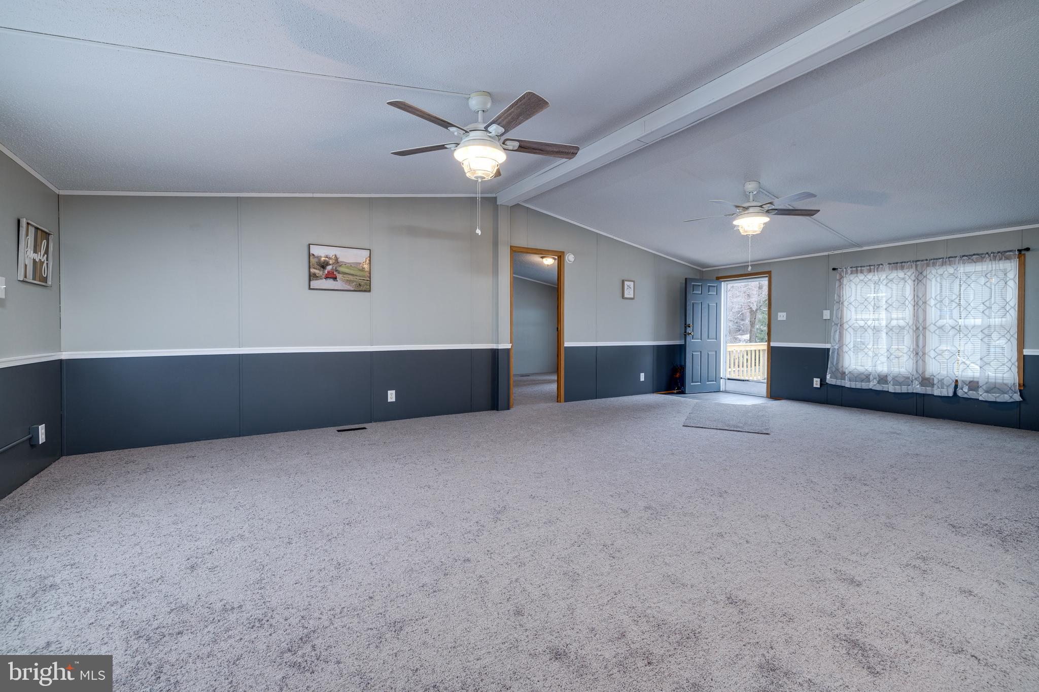 SKYLINE LAKES - Residential