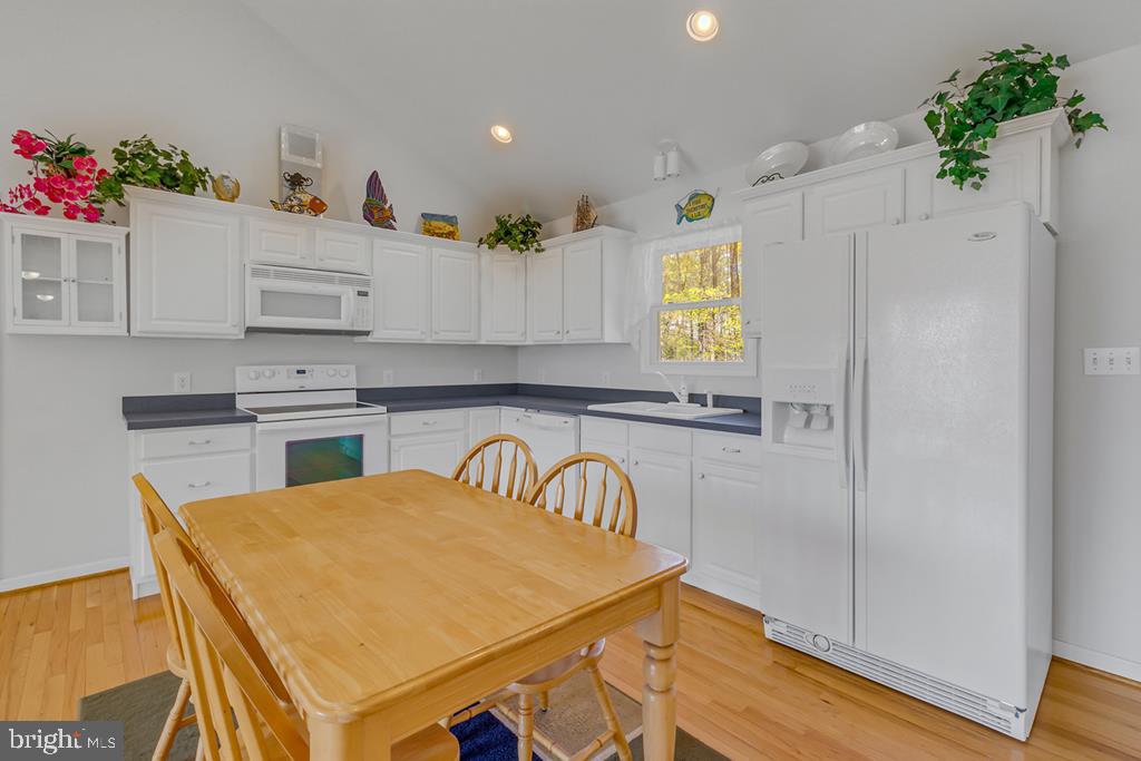 85 CIRCLE DRIVE