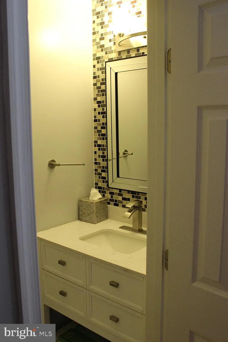 COLONNADE AT DULLES - Residential Lease