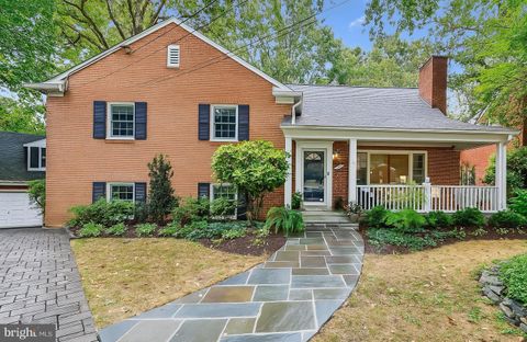 Photo of 6212 Redwing Court, BETHESDA, MD 20817 (MLS # MDMC2199562)