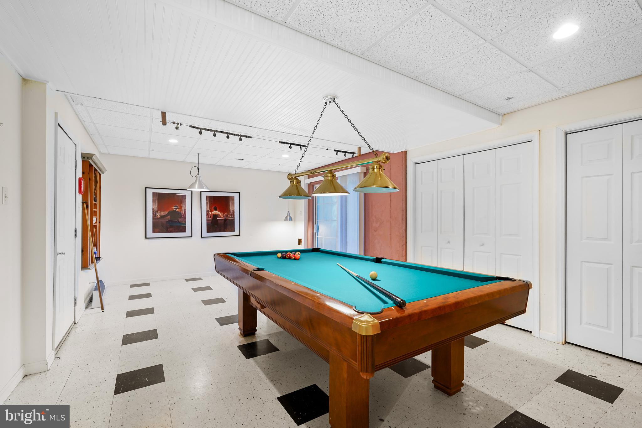 CHESAPEAKE CLUB CONDOS - Residential