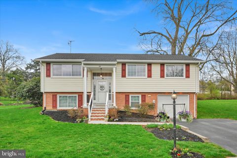 Photo of 116 Swarthmore Drive, LITITZ, PA 17543 (MLS # PALA2067944)