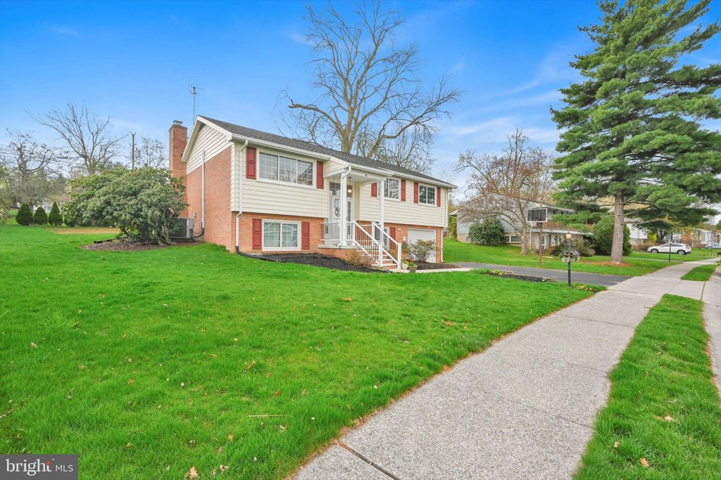 Photo of 116 Swarthmore Drive, LITITZ, PA 17543 (MLS # PALA2067944)