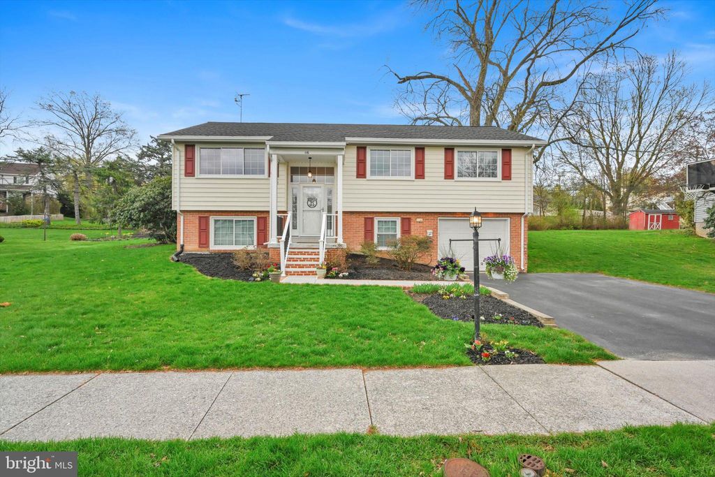 Photo of 116 Swarthmore Drive, LITITZ, PA 17543 (MLS # PALA2067944)