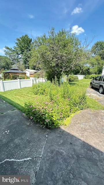931 LAWNTON TERRACE