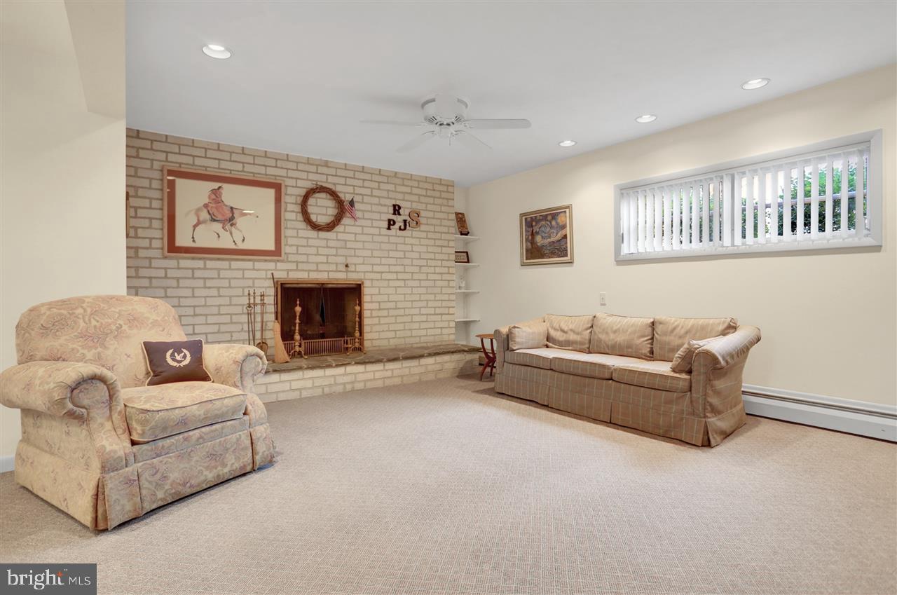 ARLINGTON PARK - Residential