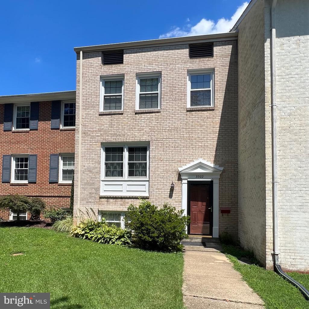 STRATHMEADE SQUARE - Residential Lease