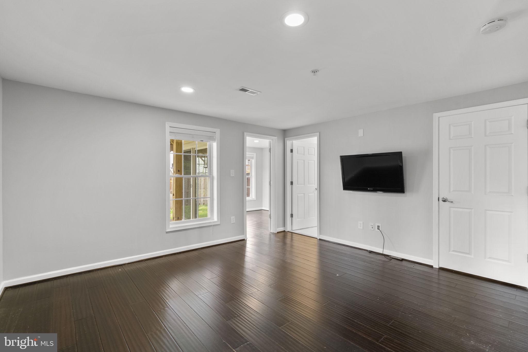 CROFTON MANOR - Residential