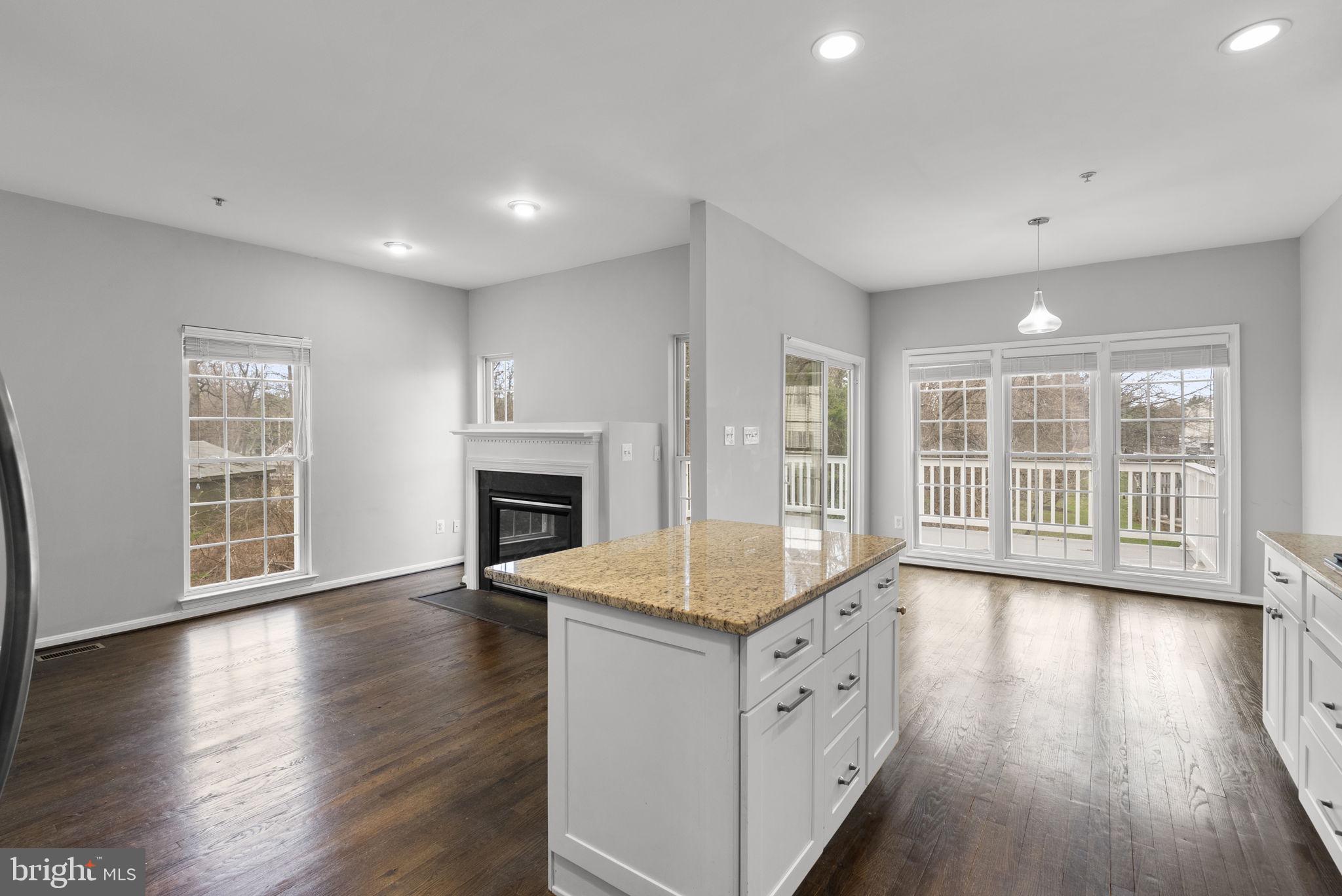 CROFTON MANOR - Residential