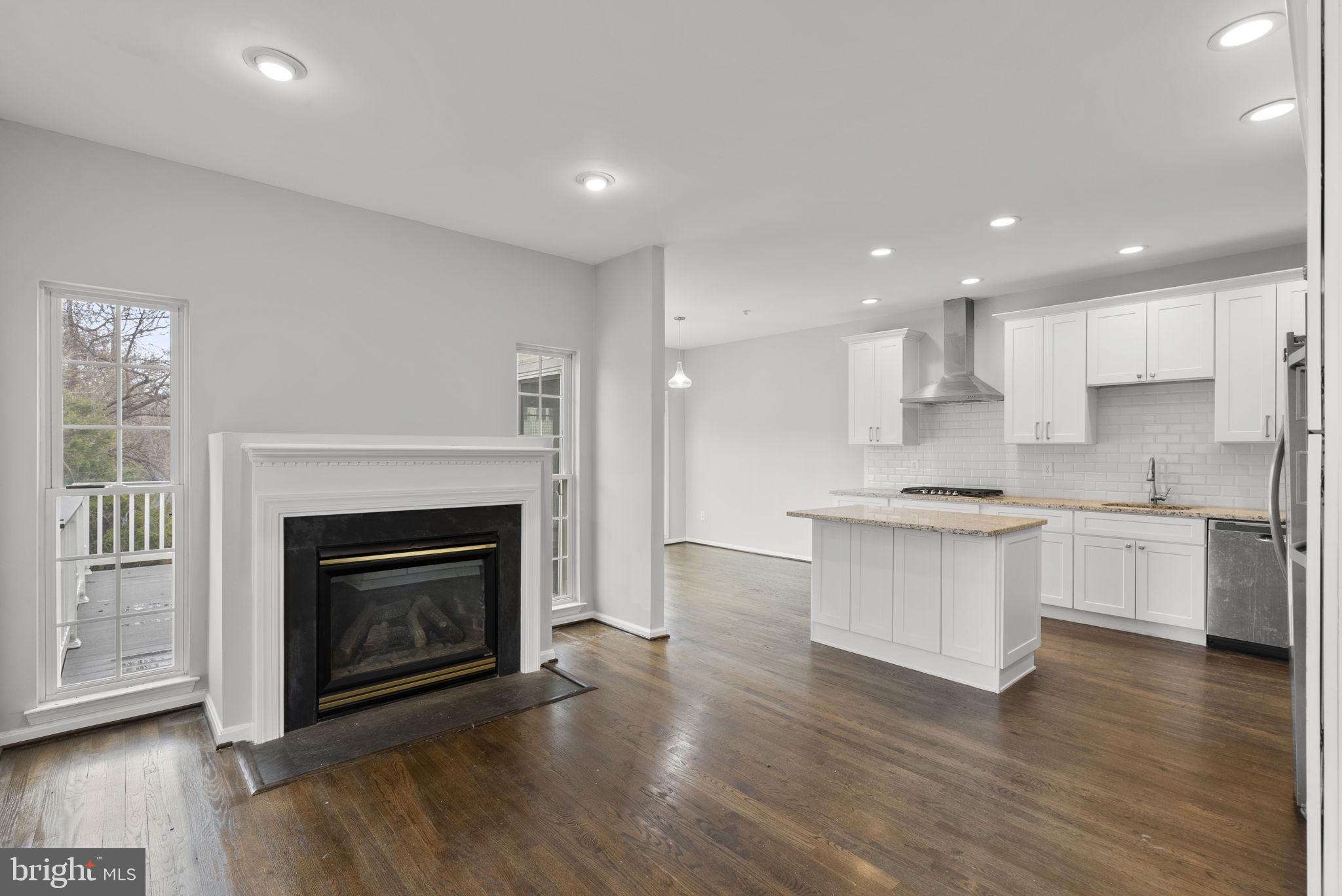 CROFTON MANOR - Residential