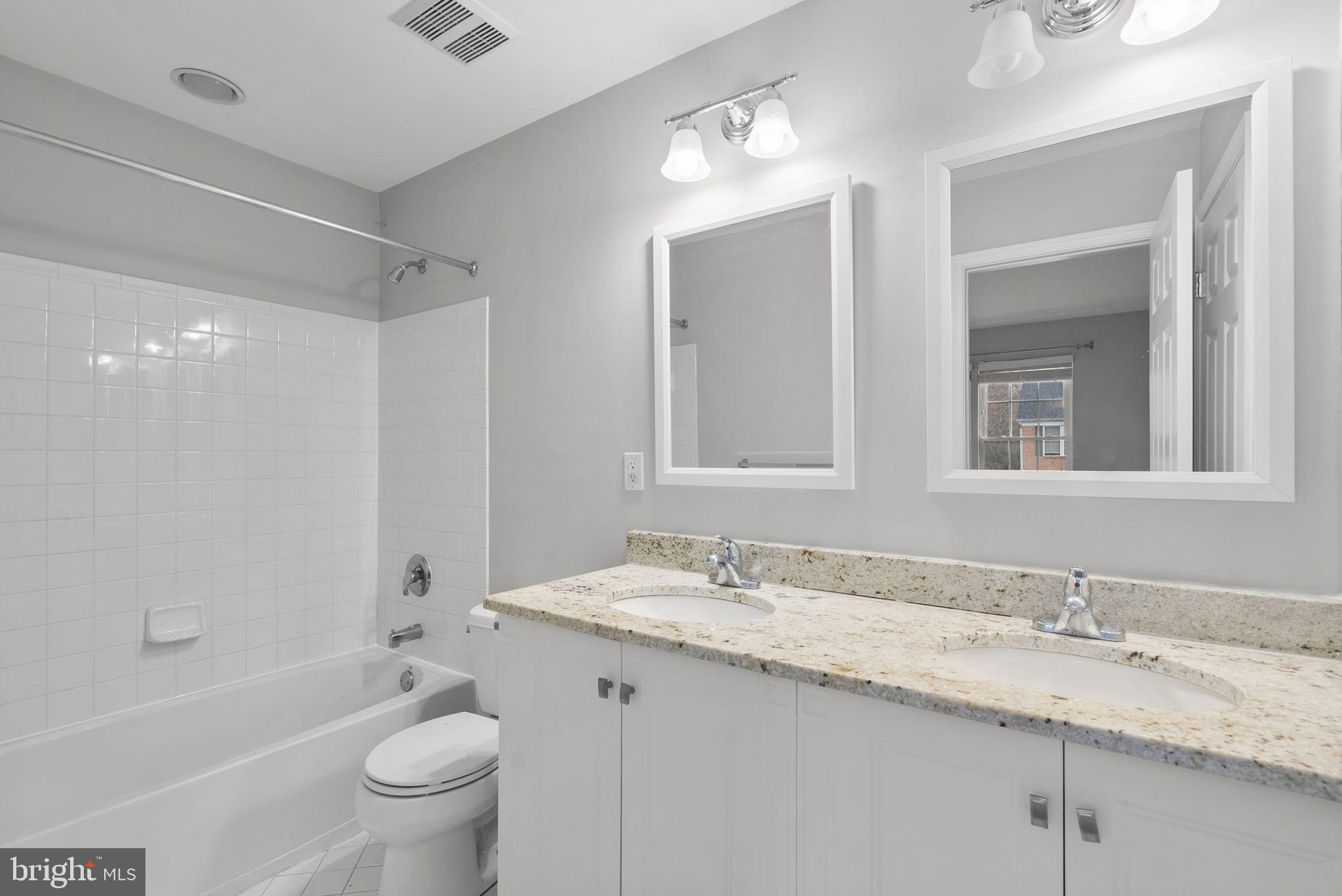 CROFTON MANOR - Residential