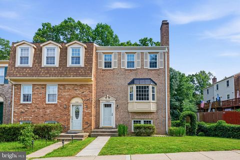 Photo of 11323 Cromwell Court, WOODBRIDGE, VA 22192 (MLS # VAPW2122458)