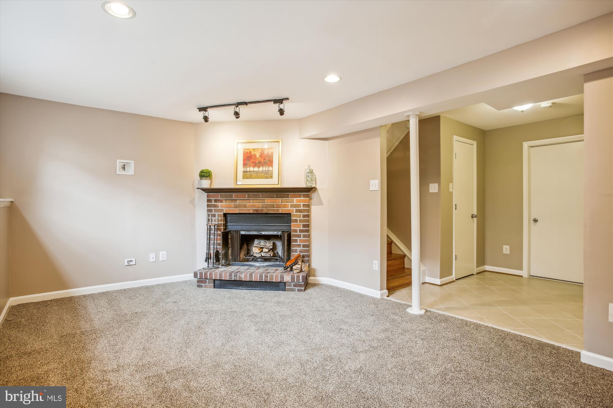 WHITFIELD GREEN - Residential Lease