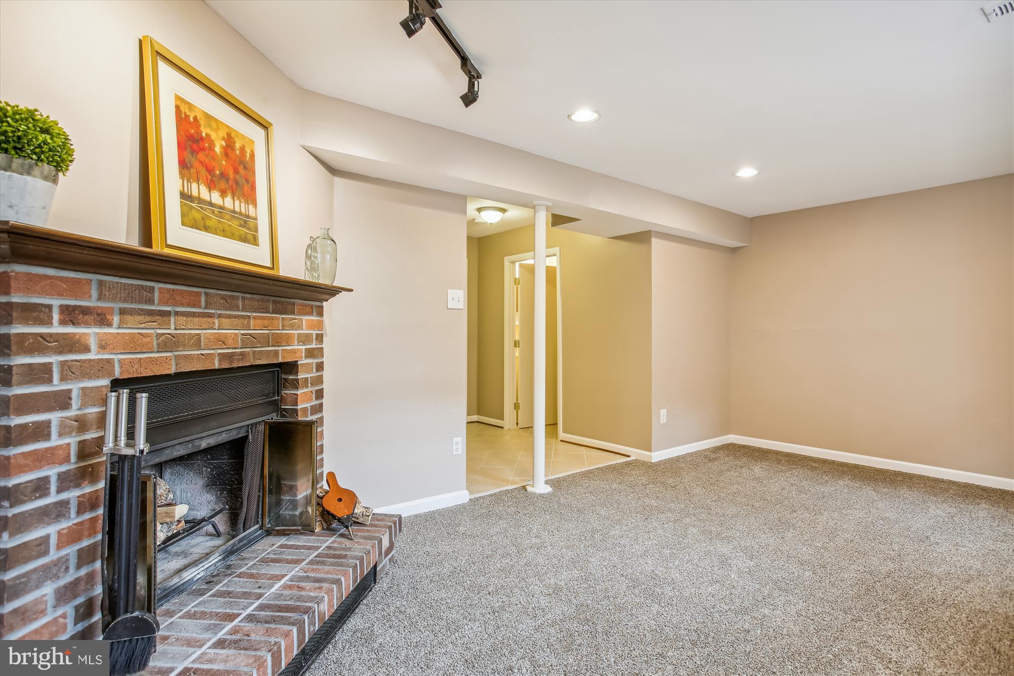 WHITFIELD GREEN - Residential Lease