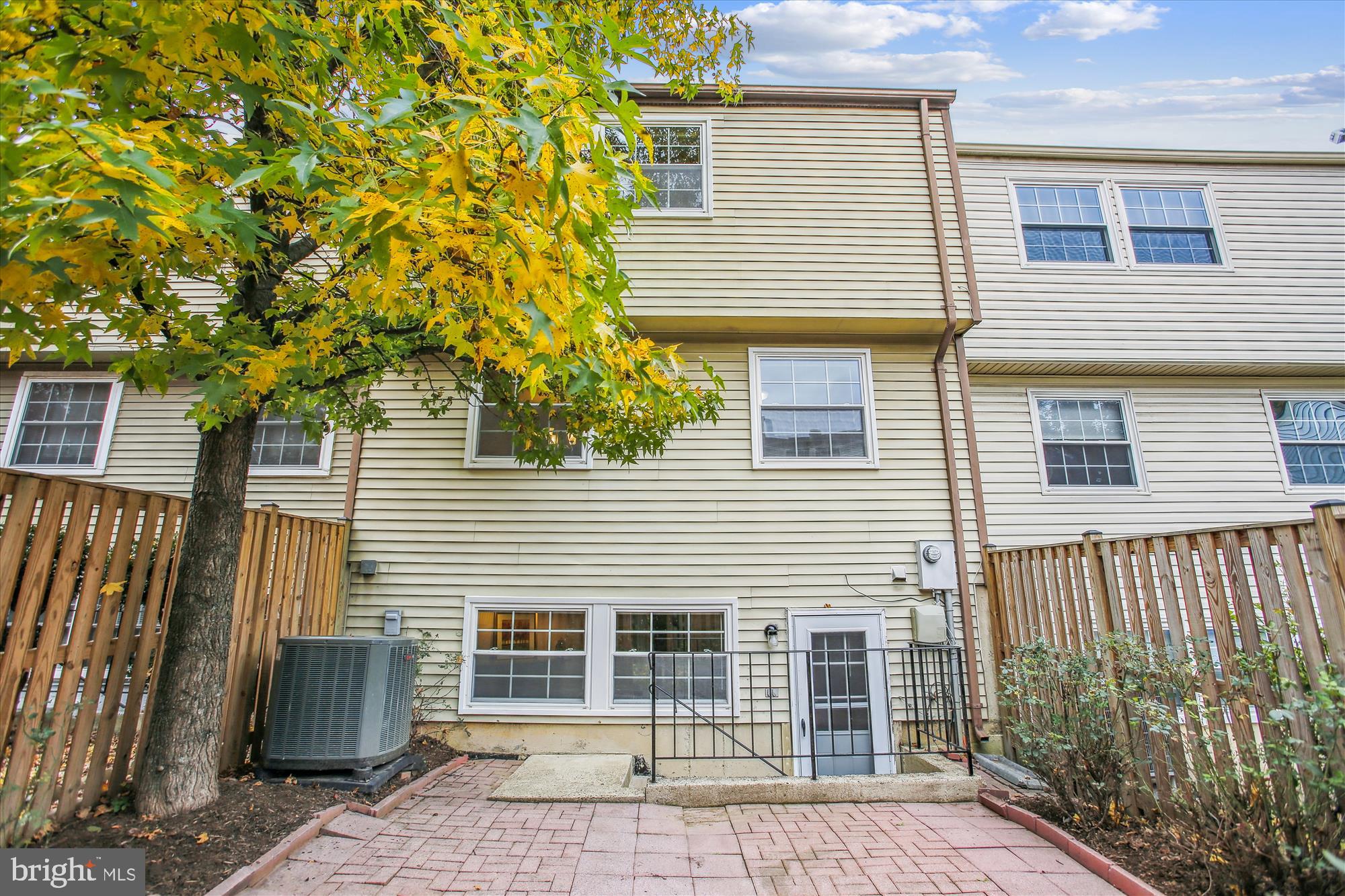 WHITFIELD GREEN - Residential Lease