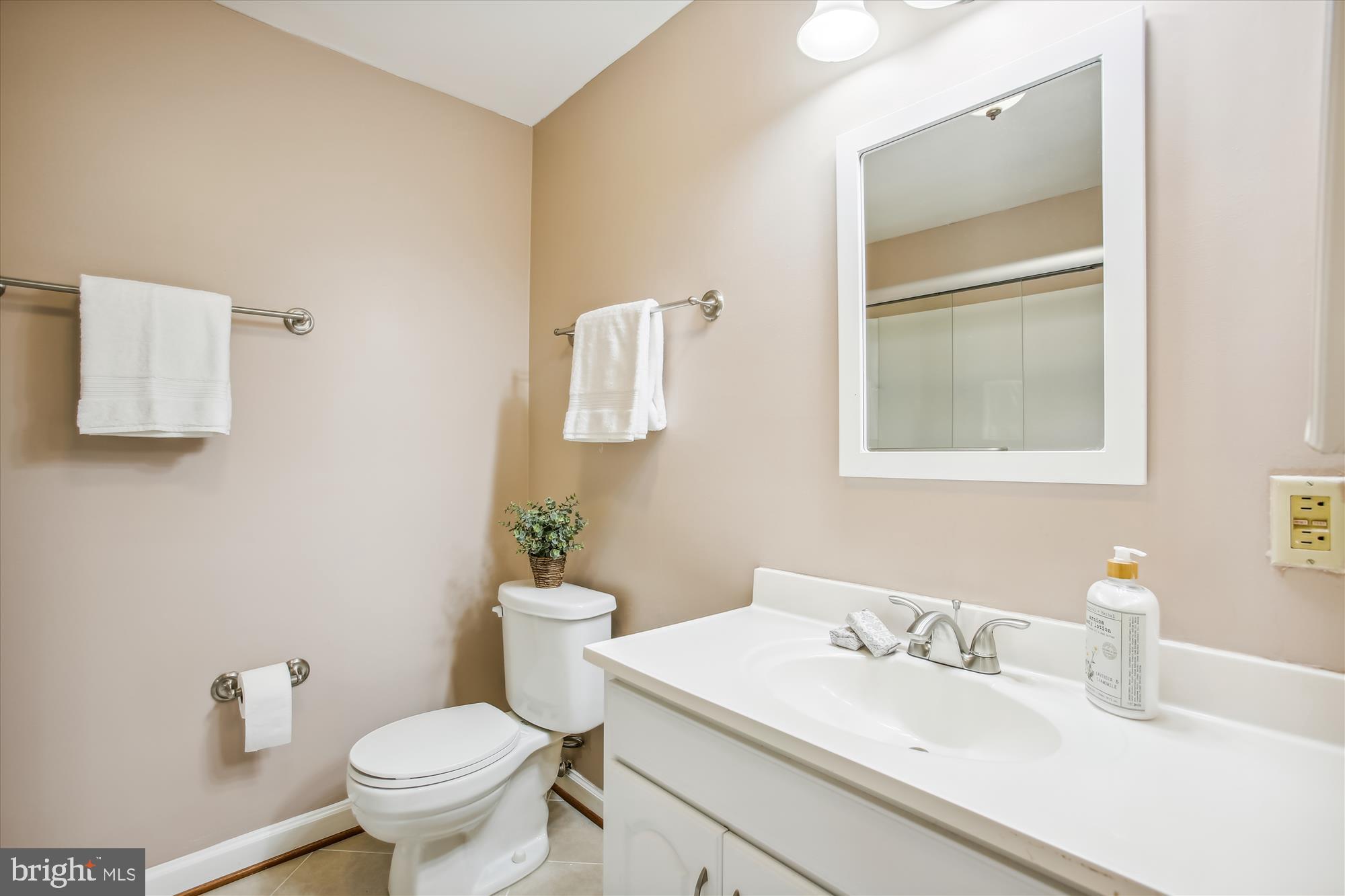 WHITFIELD GREEN - Residential Lease