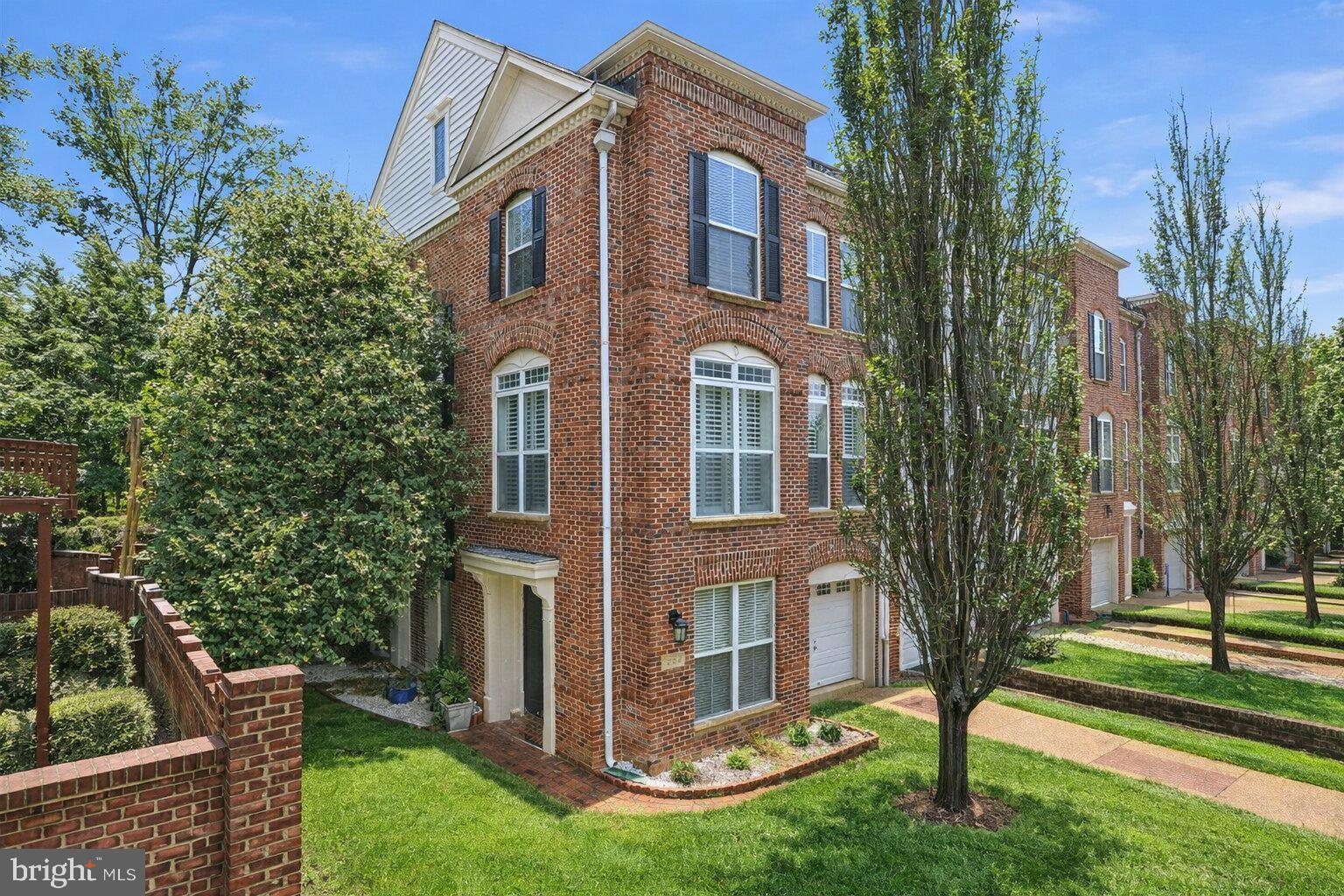 CAMERON STATION - Residential