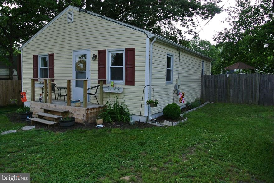 Well Maintained Rambler.  Huge Back Yard.  Large Deck.  Great commuting location. Move In Ready.  Just a short drive to Marley Station Mall.  Close to Schools.  Just a few block from Marley Creek with community Boat Launch Area at the end of Chain O Hills Rd.