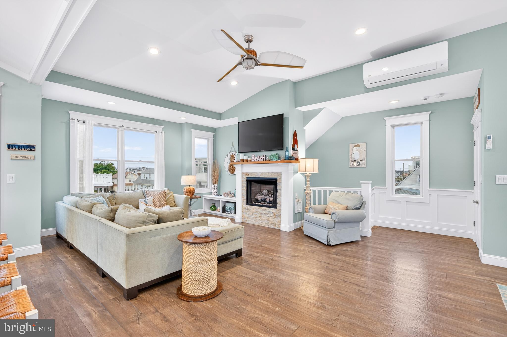 118 W DELAWARE