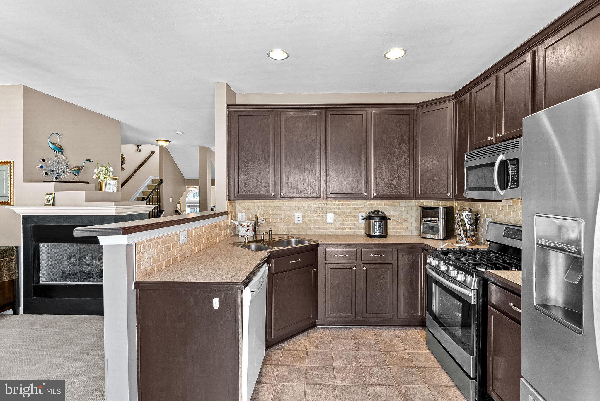 AMBER SPRING CONDOMINIUMS - Residential