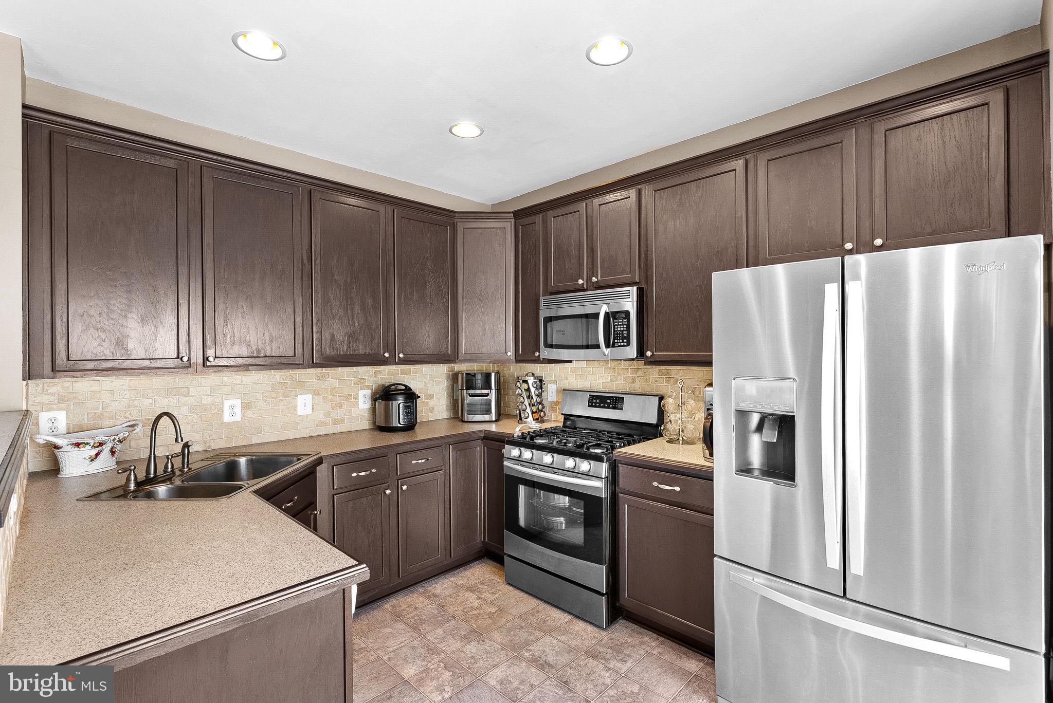 AMBER SPRING CONDOMINIUMS - Residential