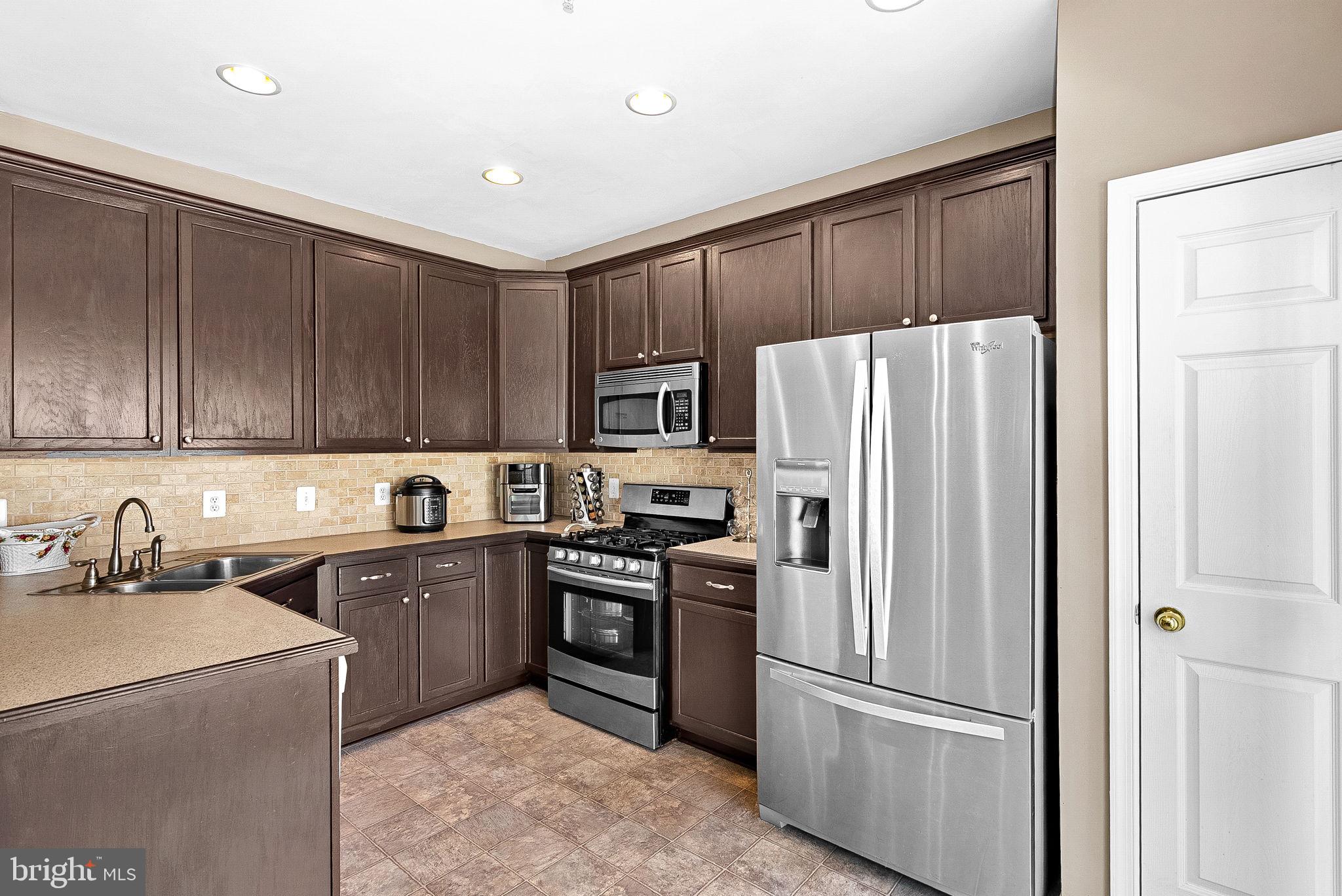 AMBER SPRING CONDOMINIUMS - Residential