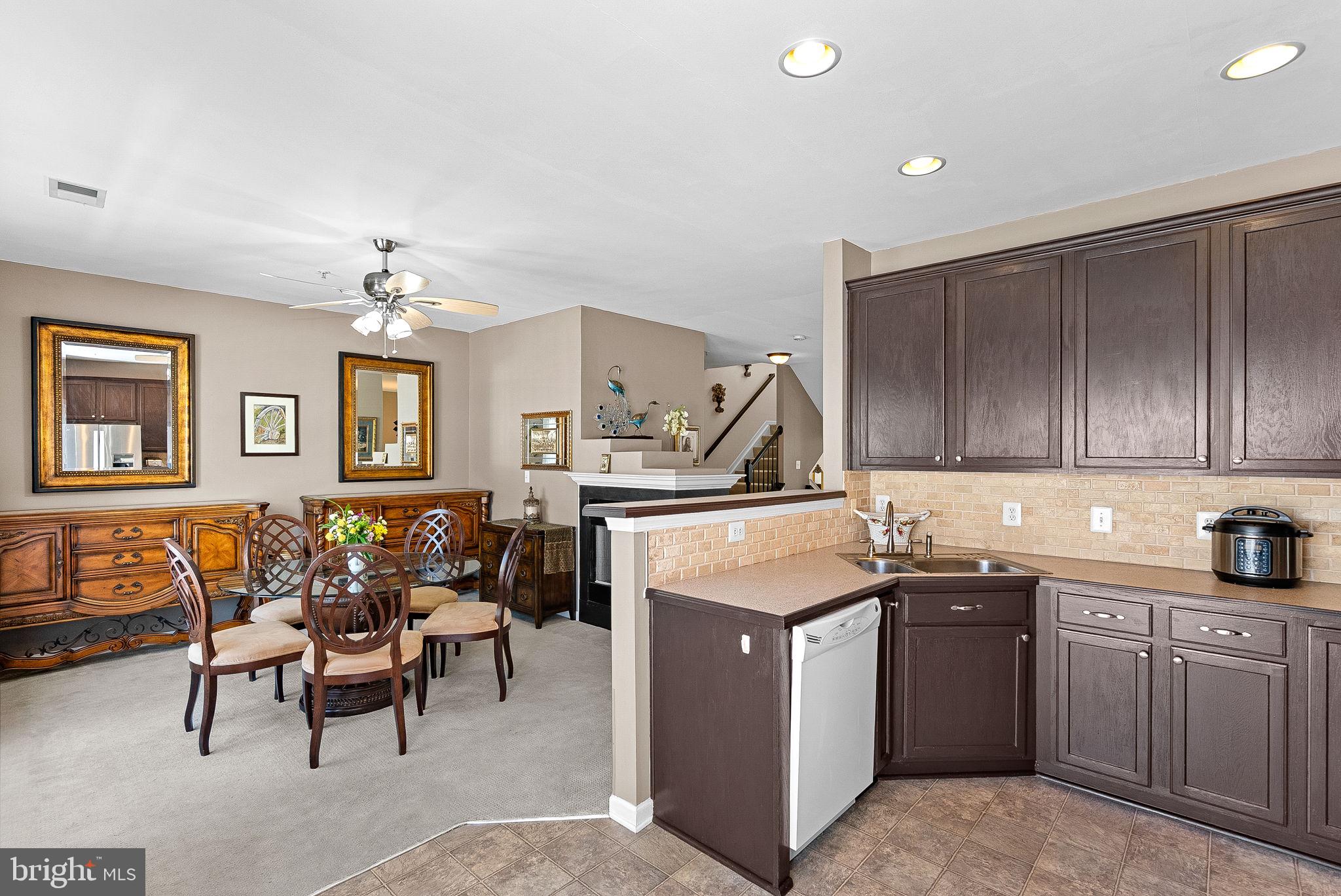 AMBER SPRING CONDOMINIUMS - Residential