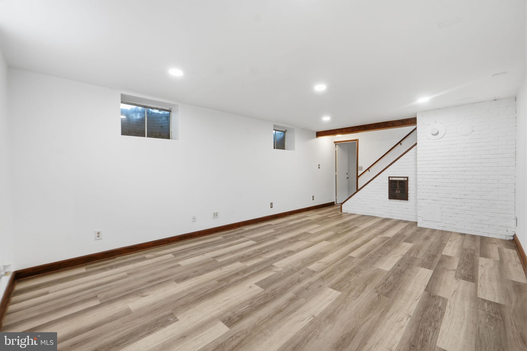 NEW MIDWAY - Residential