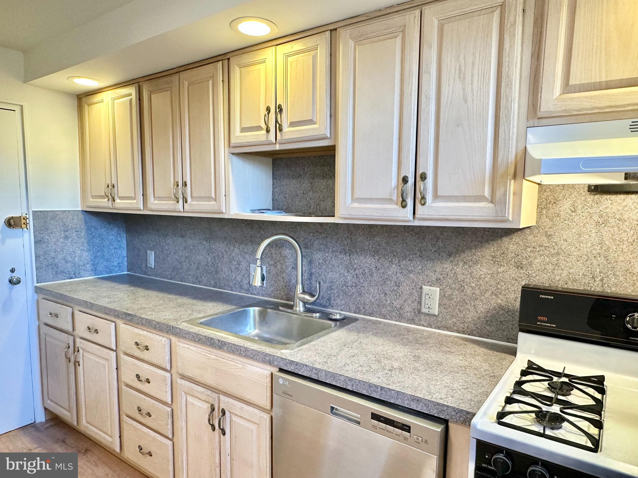 LATCHS LANE - Residential