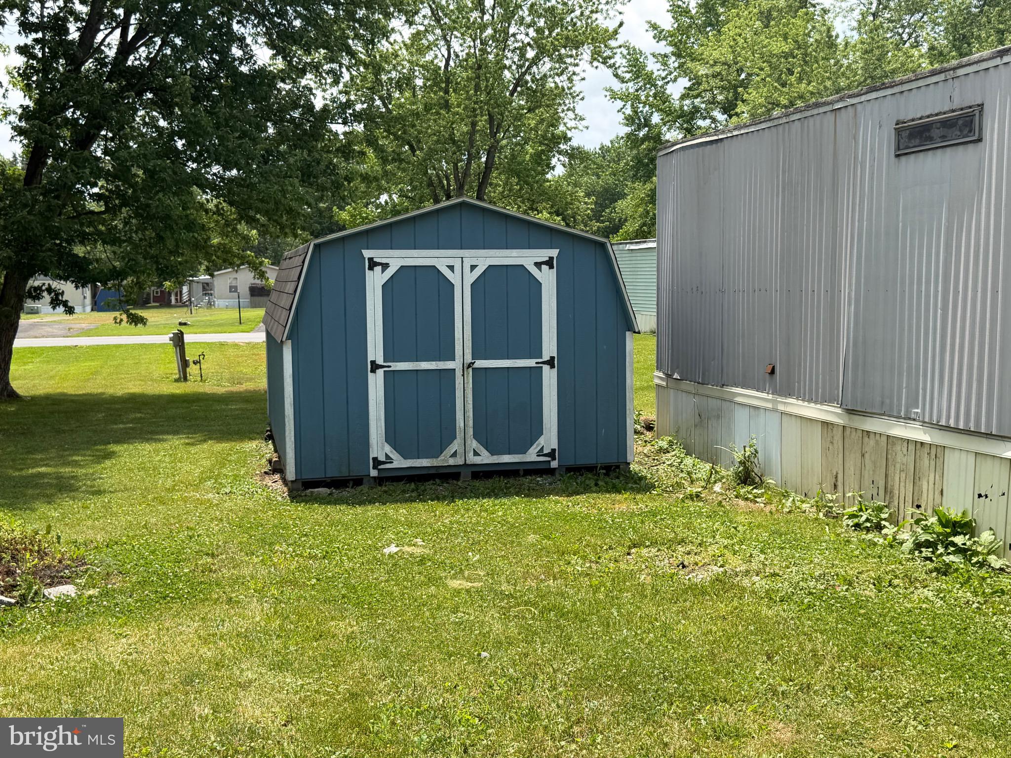 8 REDWOOD LANE