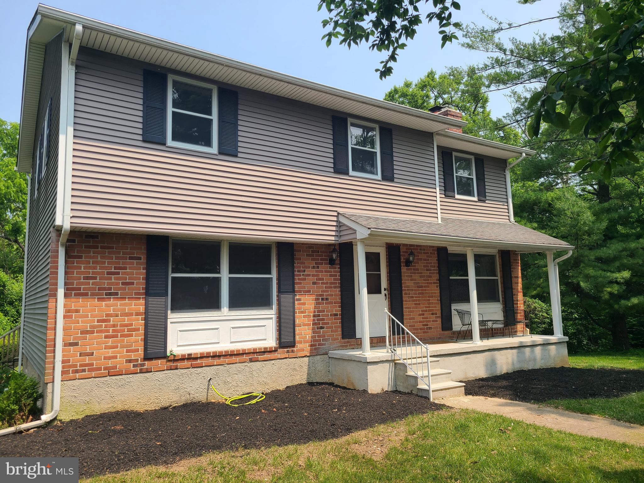 7 AMESBURY COURT