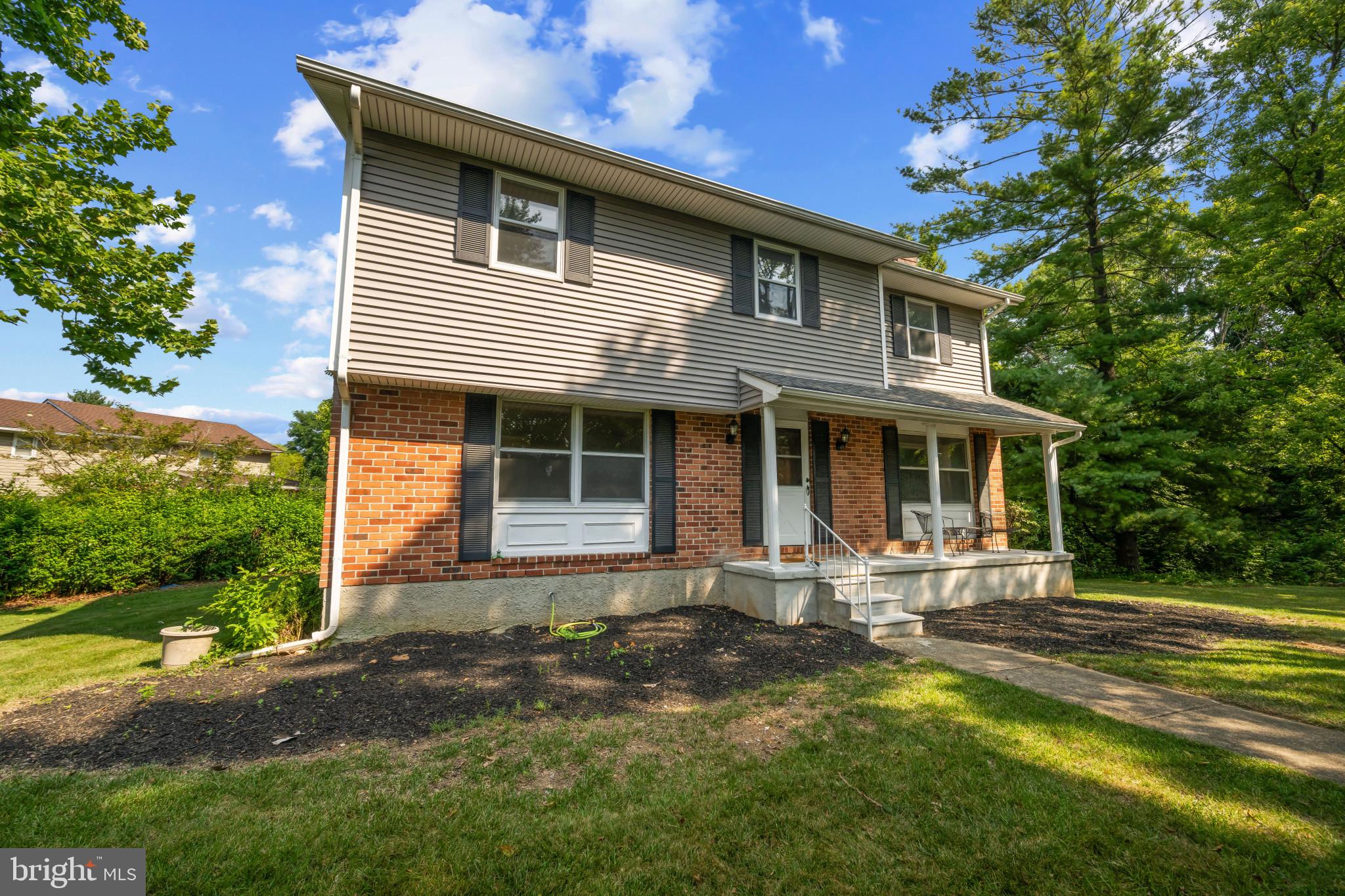 7 AMESBURY COURT
