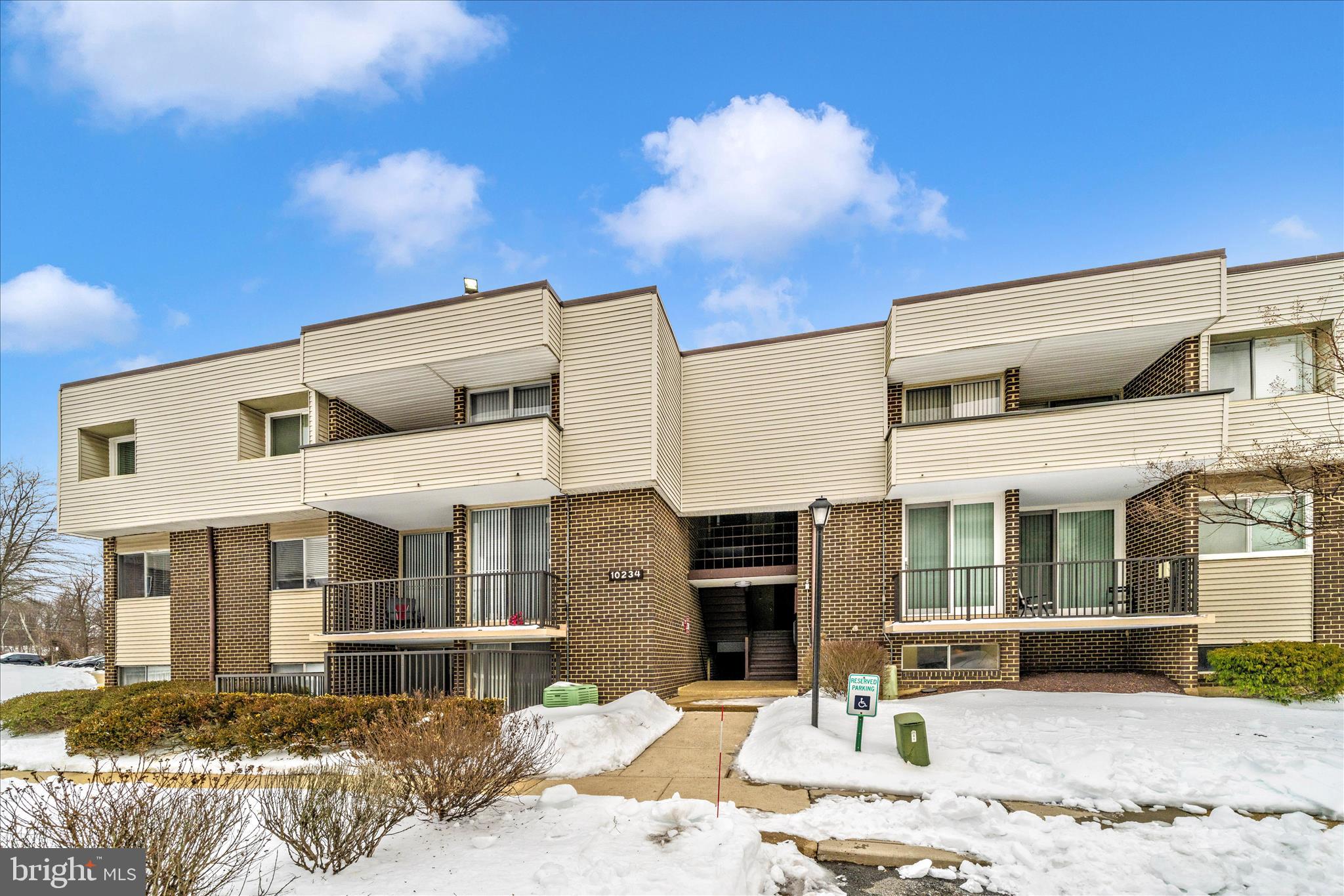 PINES CONDOMINIUM - Residential